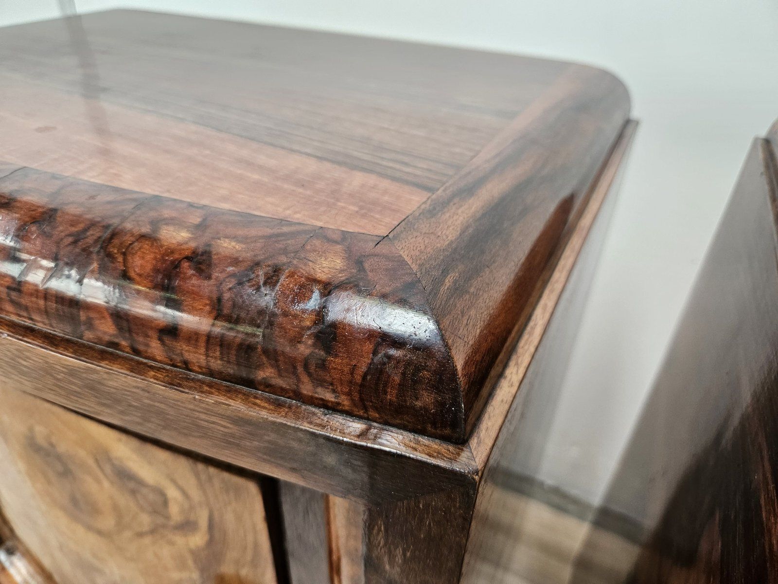 Tables de chevet toscanes Art déco en loupe de noyer, 1940, lot de 2 photo vintage
