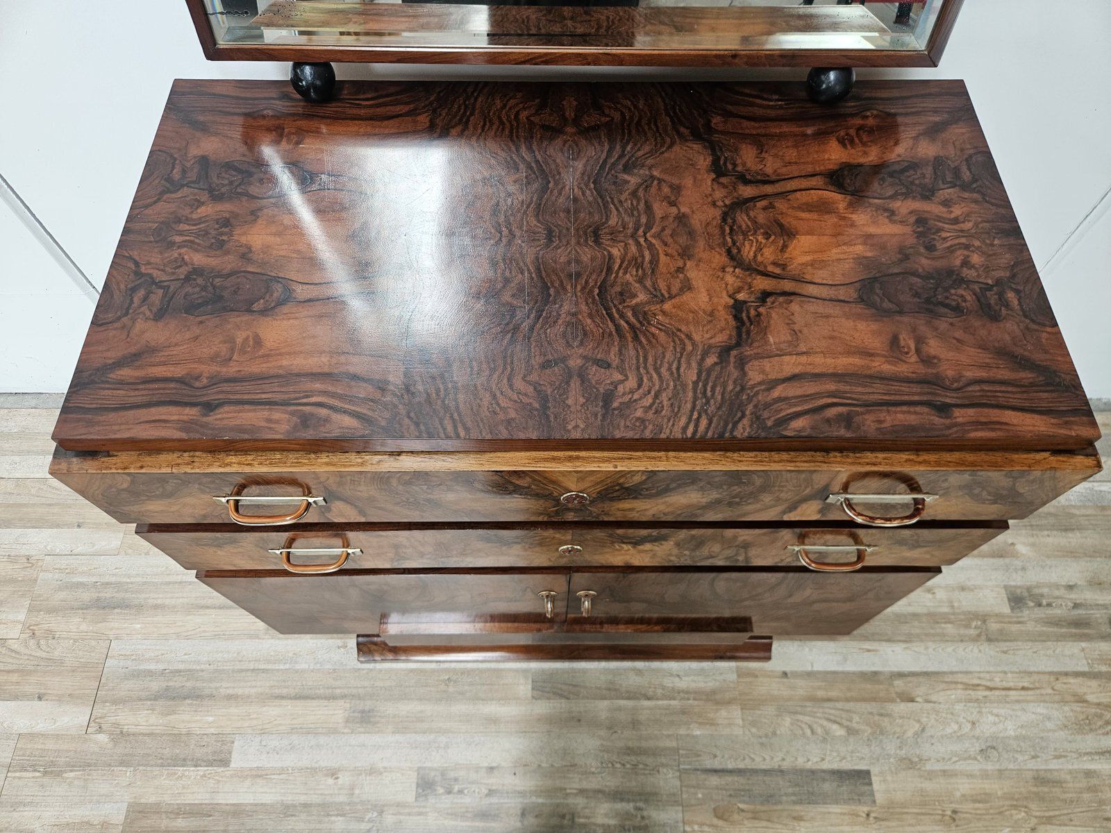 photo furniture Buffet Art déco en loupe de noyer avec miroir, 1940