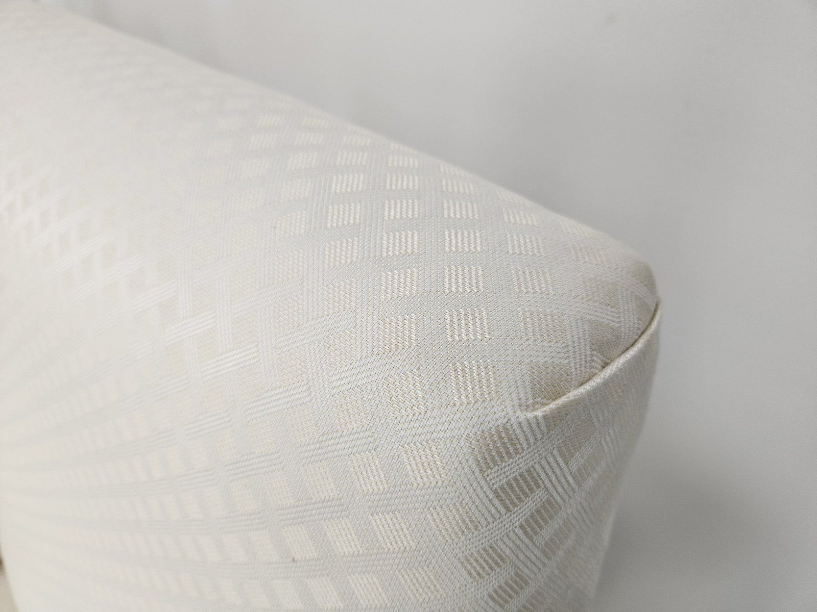 photo for sale Mid-Century Modern Italiaanse stoelen in crème stof met ijzeren poten, 1950, set van 2
