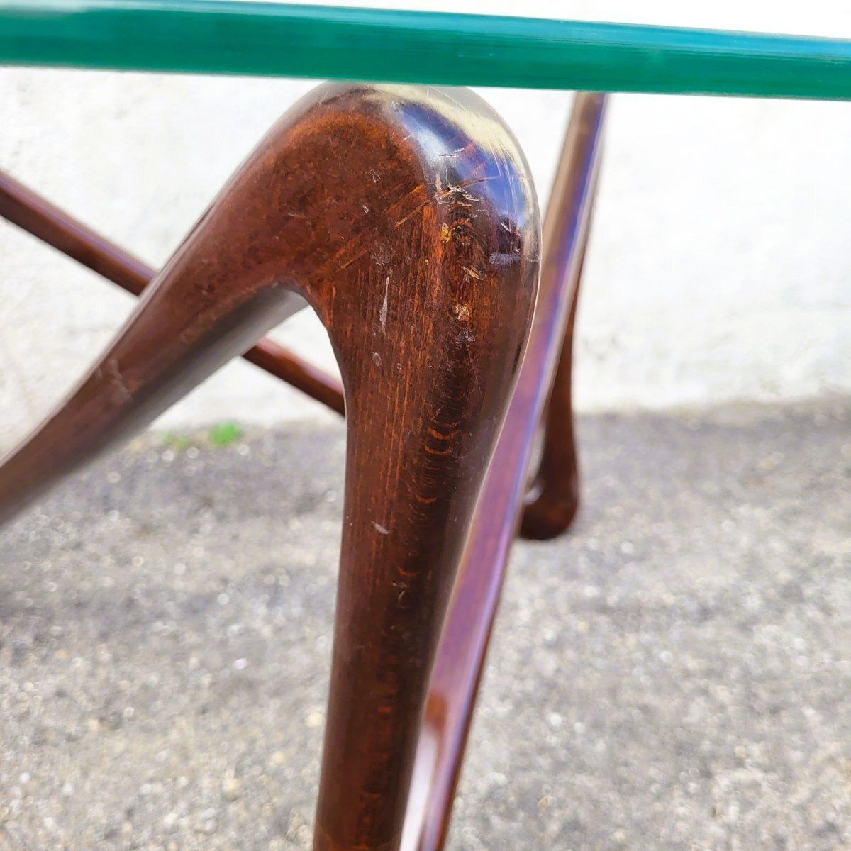 Paire de tables basses en bois et verre, design du XXe siècle photo buy