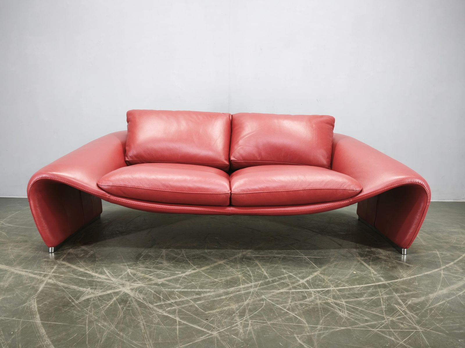 Italiaanse rode leren bank van Divanotti, Postmodern, jaren 1990 photo furniture