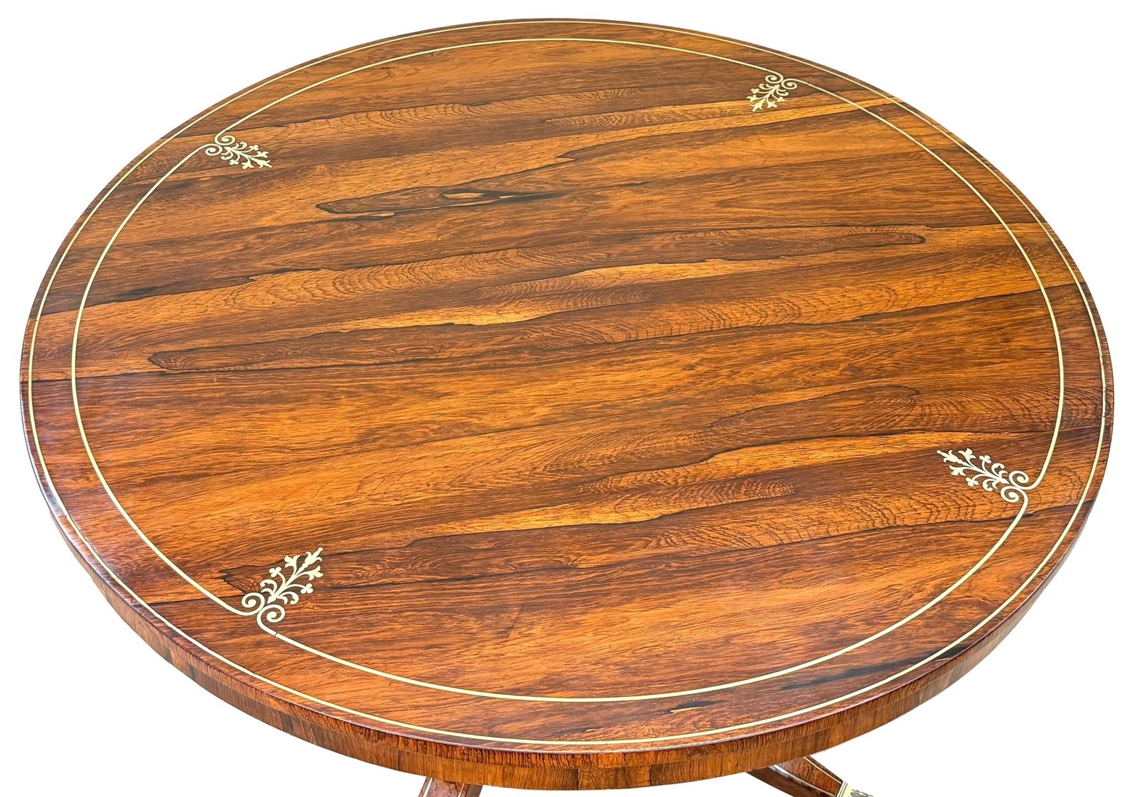 Petite table centrale ronde Regency en palissandre et laiton incrusté (Angleterre, vers 1825) photo for sale