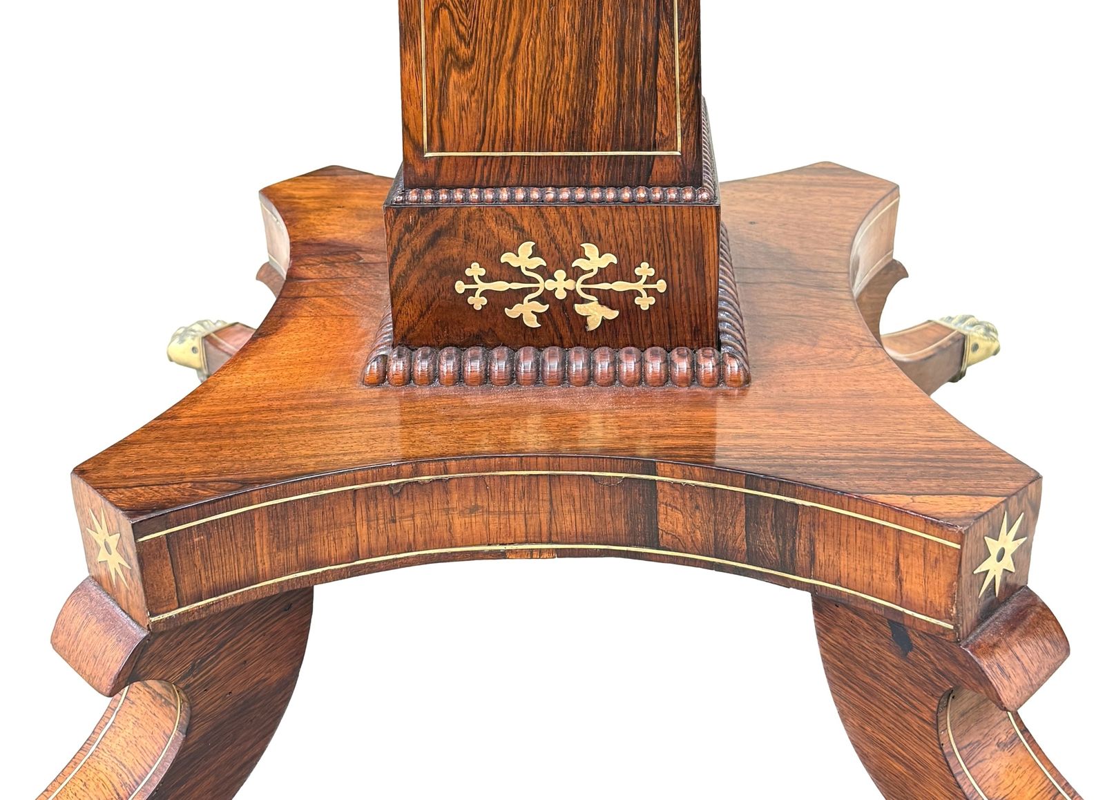 Mobilier Petite table centrale ronde Regency en palissandre et laiton incrusté (Angleterre, vers 1825) photo