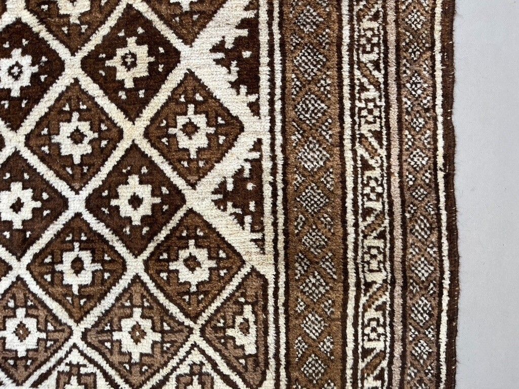 435.0 Vintage Luri Rug 245x138 Cm Medium, Shabby Chic Beige 2464 photo
