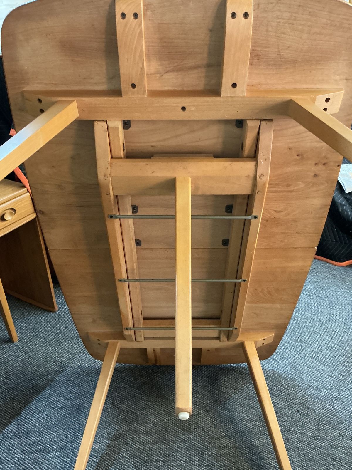 Ercol Grand Windsor Extending Plank Dining Table. photo Furniture
