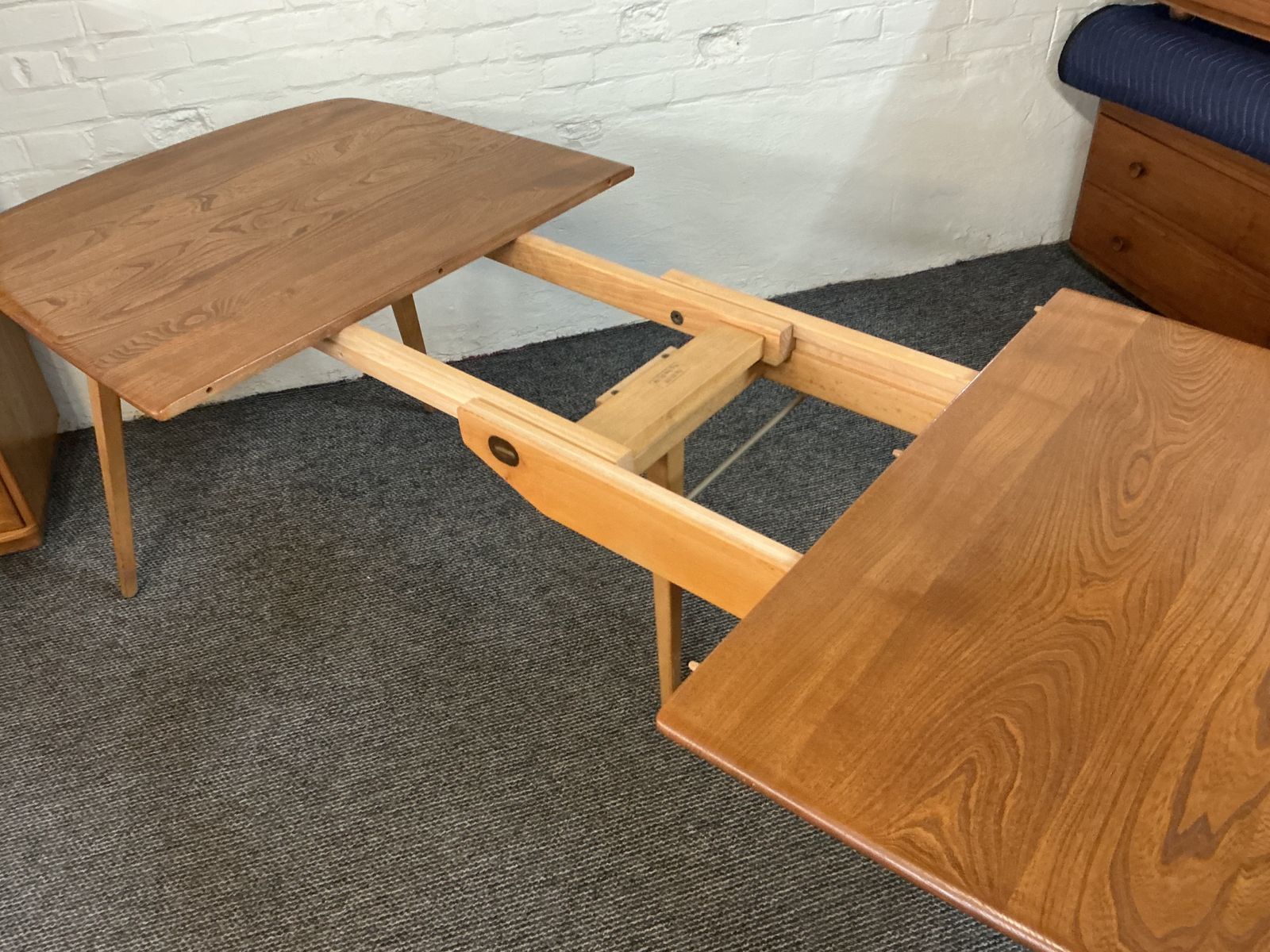 Ercol Grand Windsor Extending Plank Dining Table. photo 1700.0