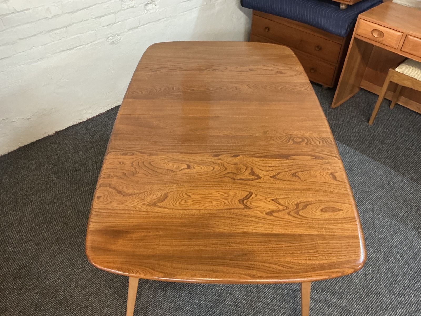1700.0 Ercol Grand Windsor Extending Plank Dining Table. photo