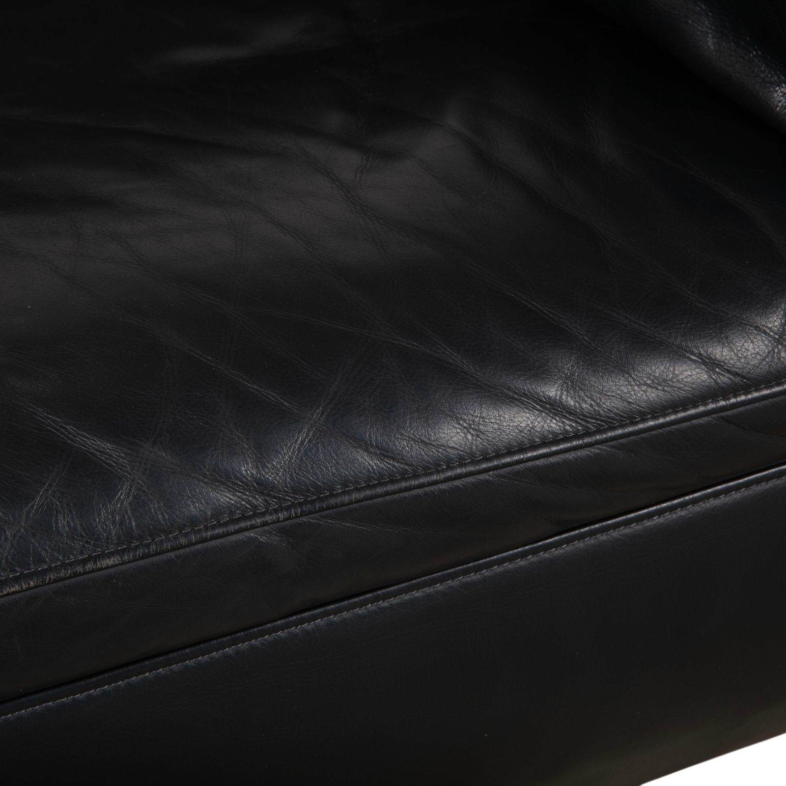 Ensemble fauteuil et repose-pieds Rolf Benz 5600 en cuir noir photo buy