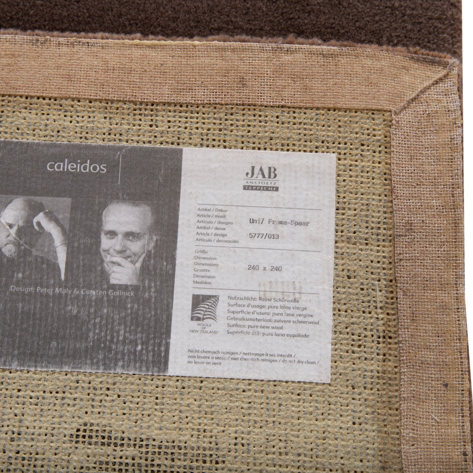 photo furniture Tapis Jab Anstoetz en tissu brun beige, par Peter Maly, 240 x 235 cm