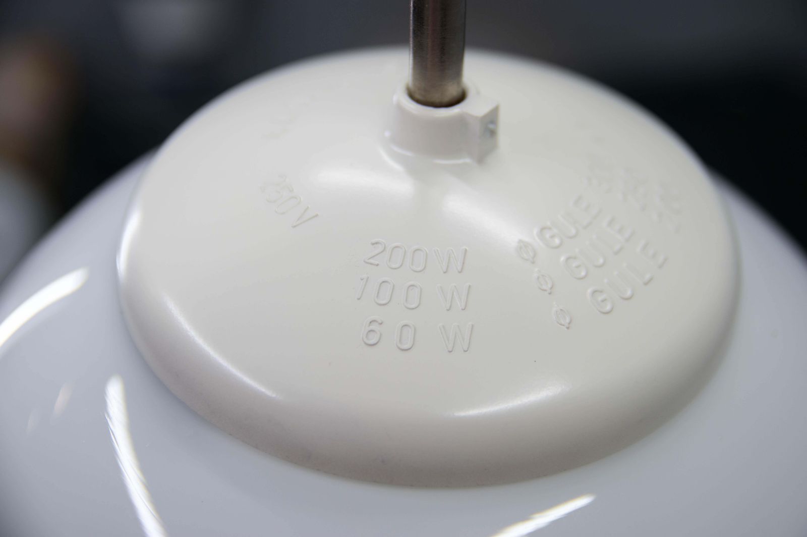 photo furniture Suspension en verre opaline globe, années 1940, lampe de plafond vintage, recâblée