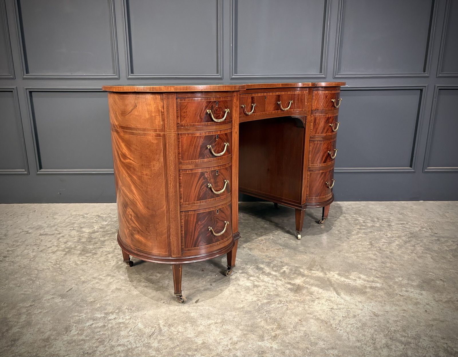 photo furniture Edwardian Mahogany Kidney Shaped Desk