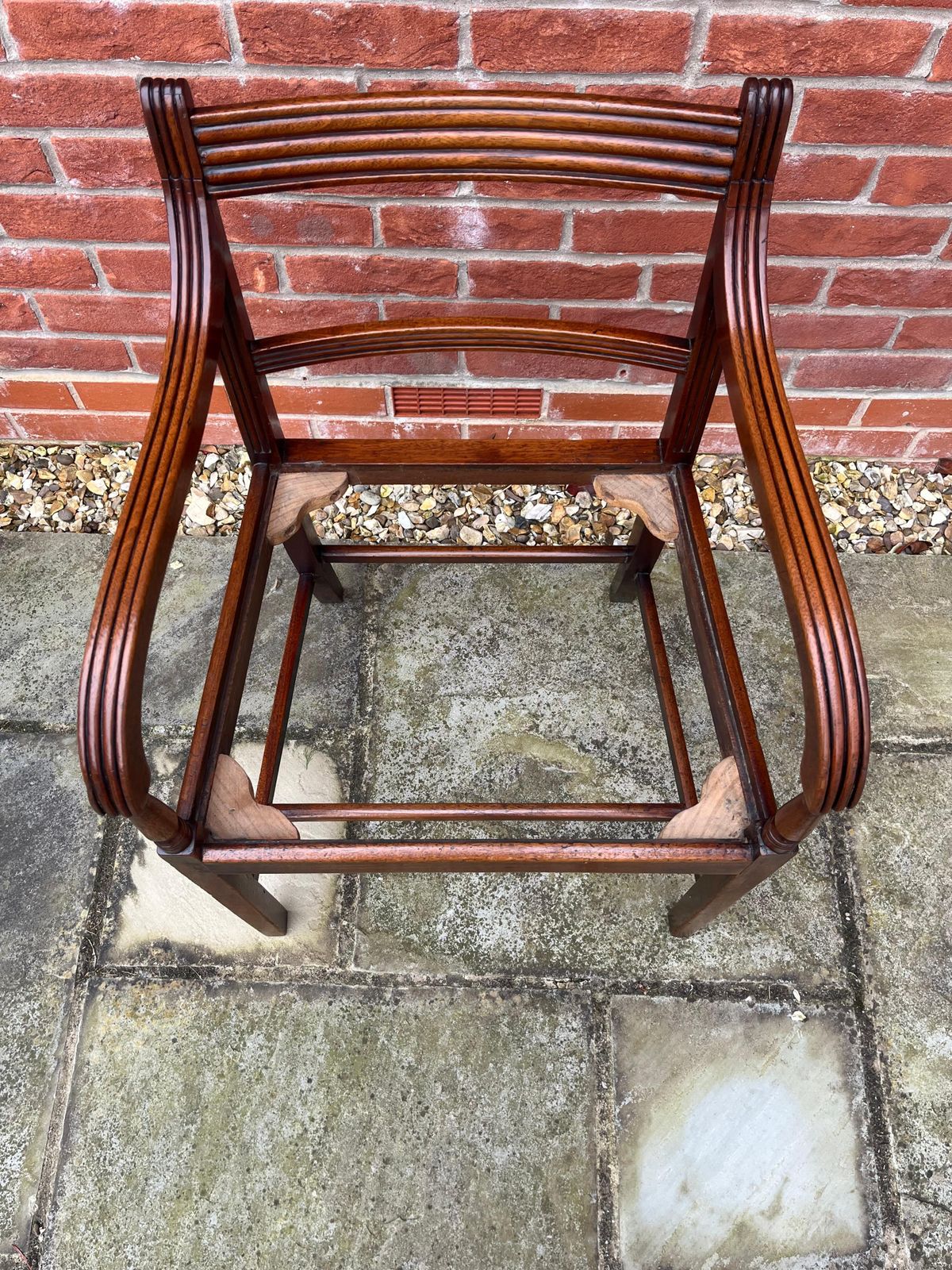 840.0 Georgische fauteuil, gesneden walnoot, Engels Sheraton-tijdperk, ca. 1800 photo