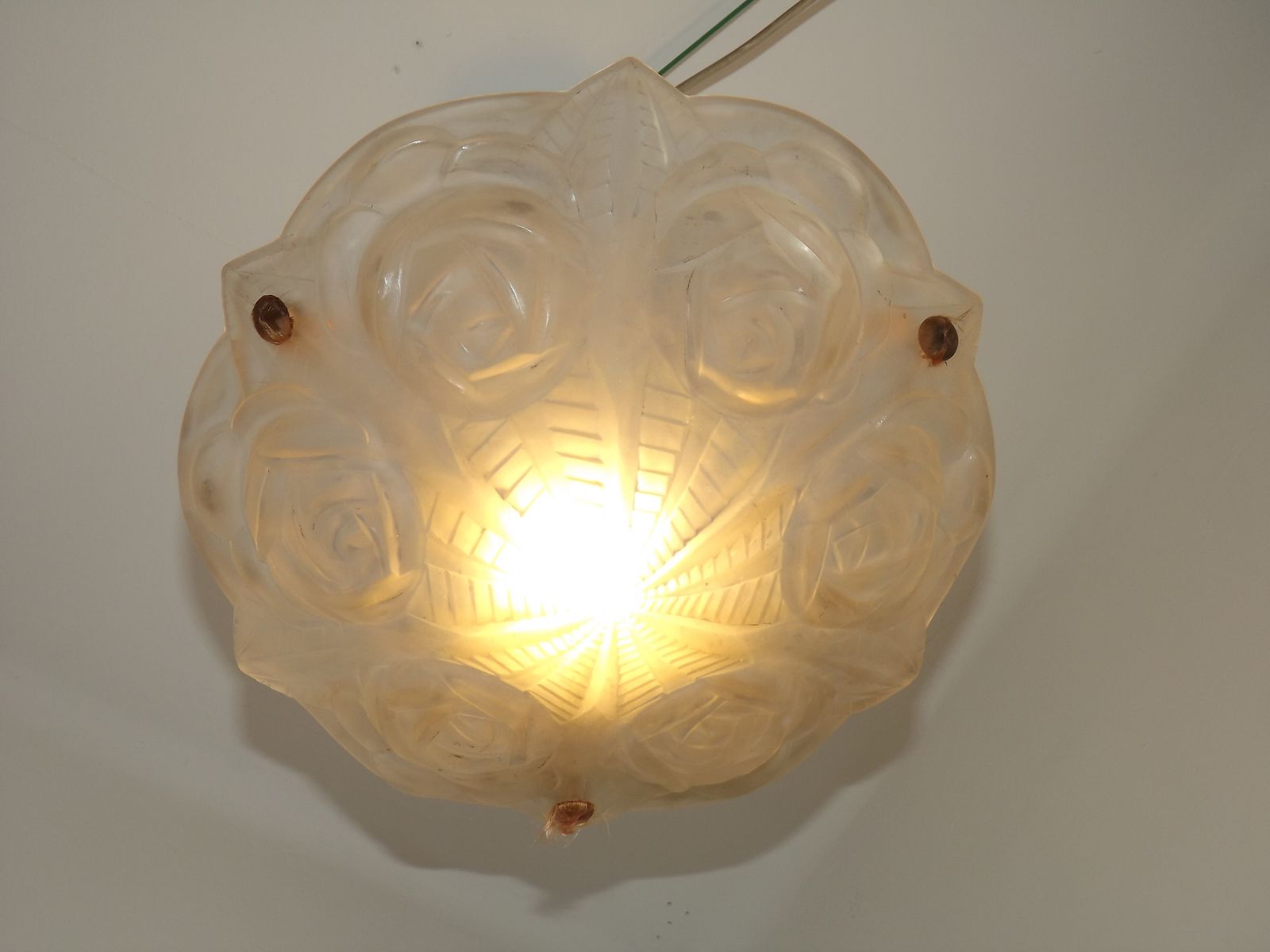Plafonnier Art déco français, motifs de roses et décor abstrait, par Degué, vers 1930 photo vintage
