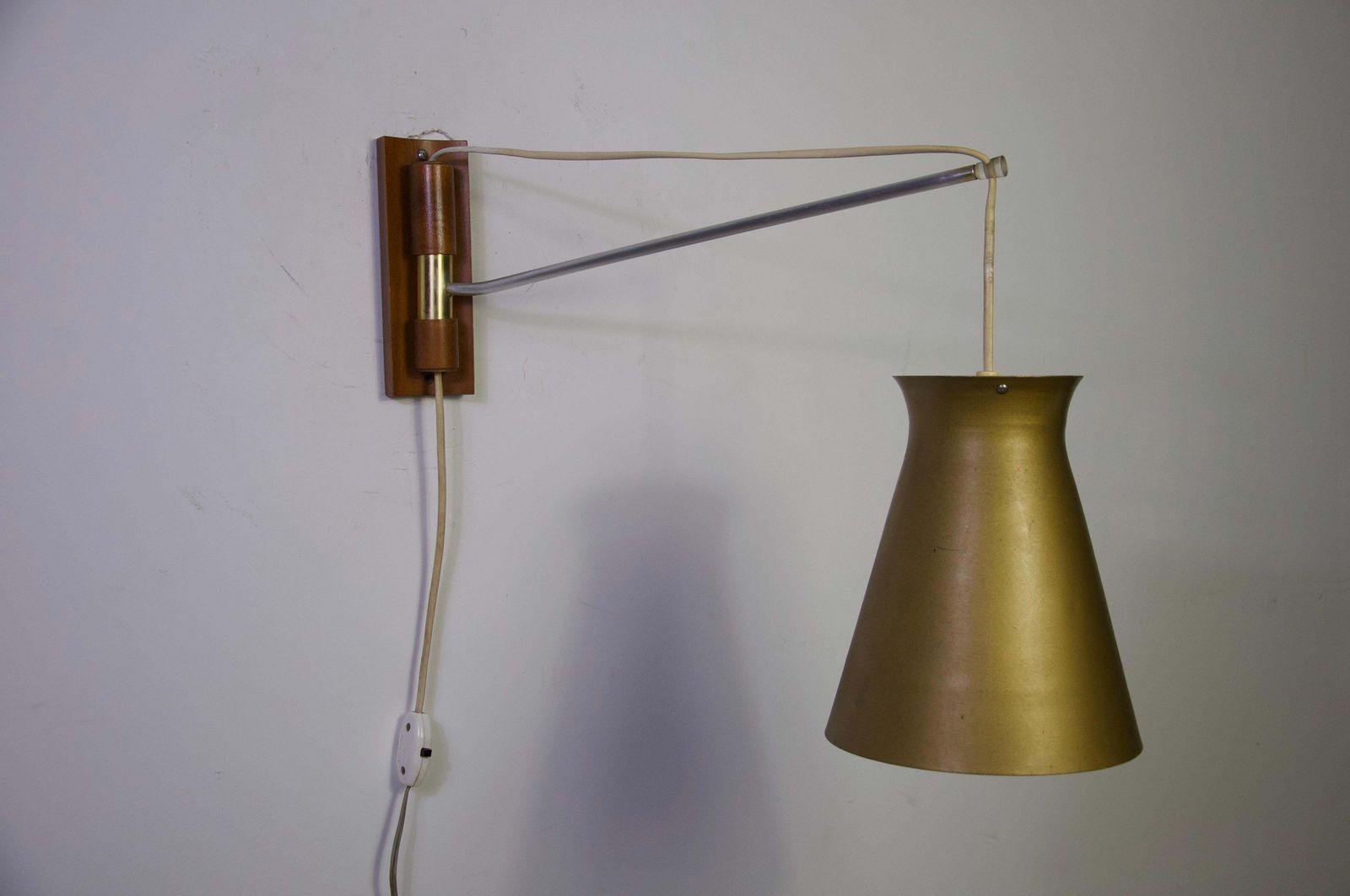 Messing zwenkarm wandlamp, jaren 1960, Duitsland photo furniture
