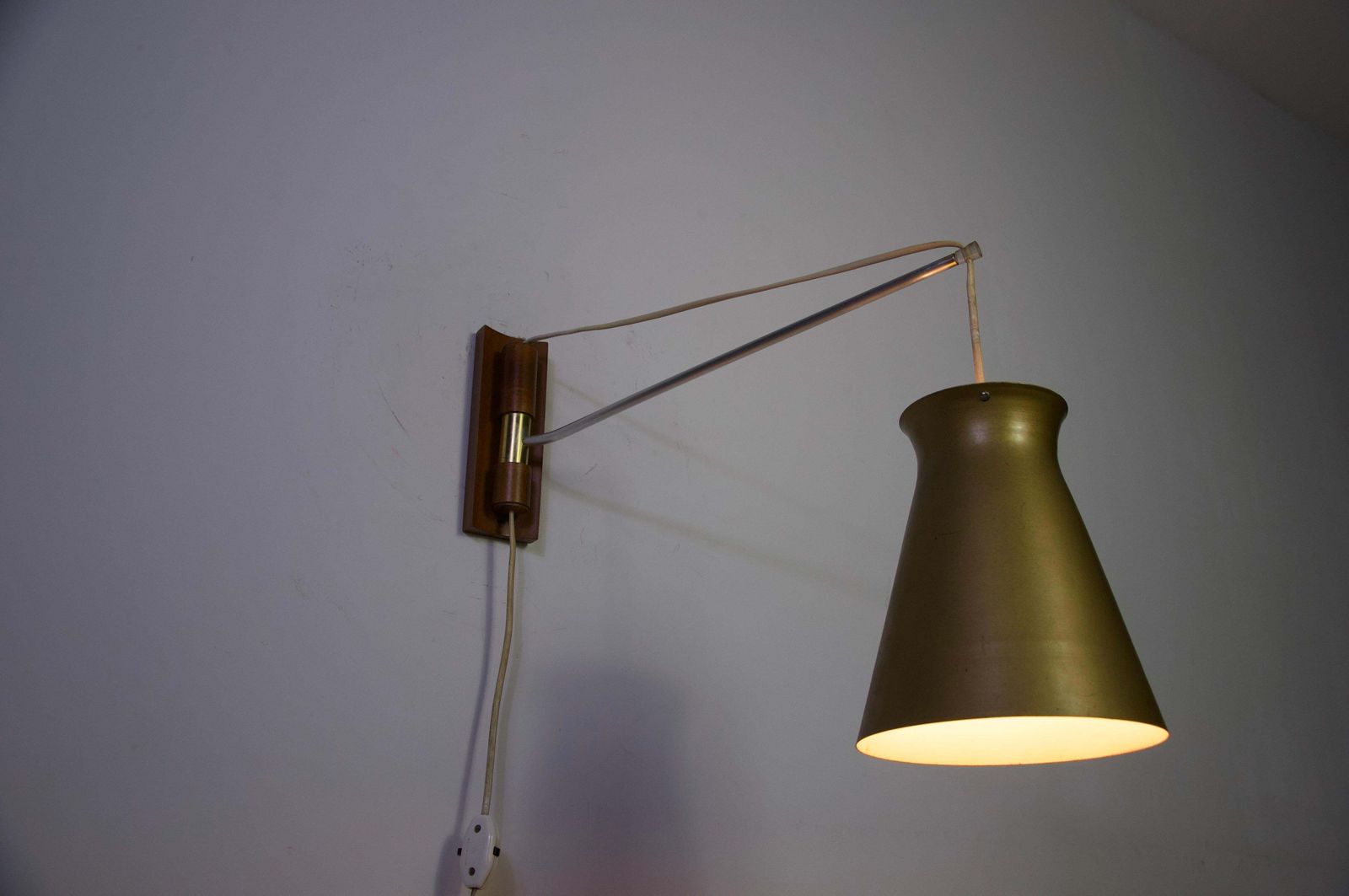 911.0 Messing zwenkarm wandlamp, jaren 1960, Duitsland photo