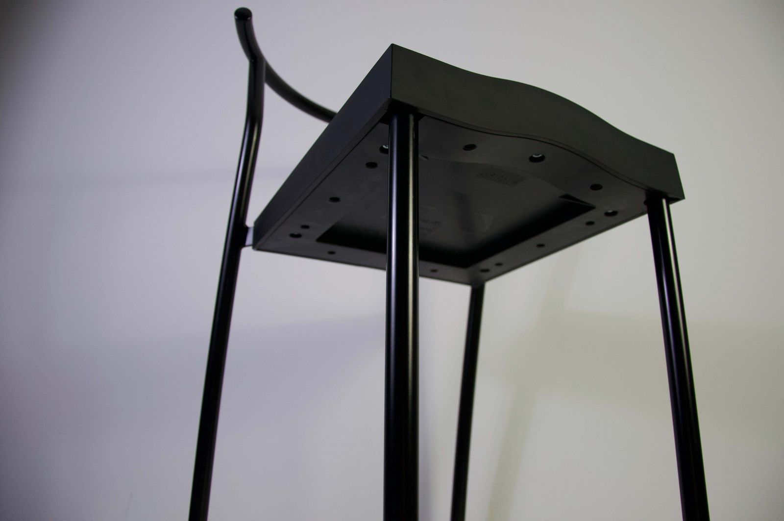 photo furniture Set van 3 zwarte barkrukken van Philippe Starck voor Kartell, jaren 1980, Italië