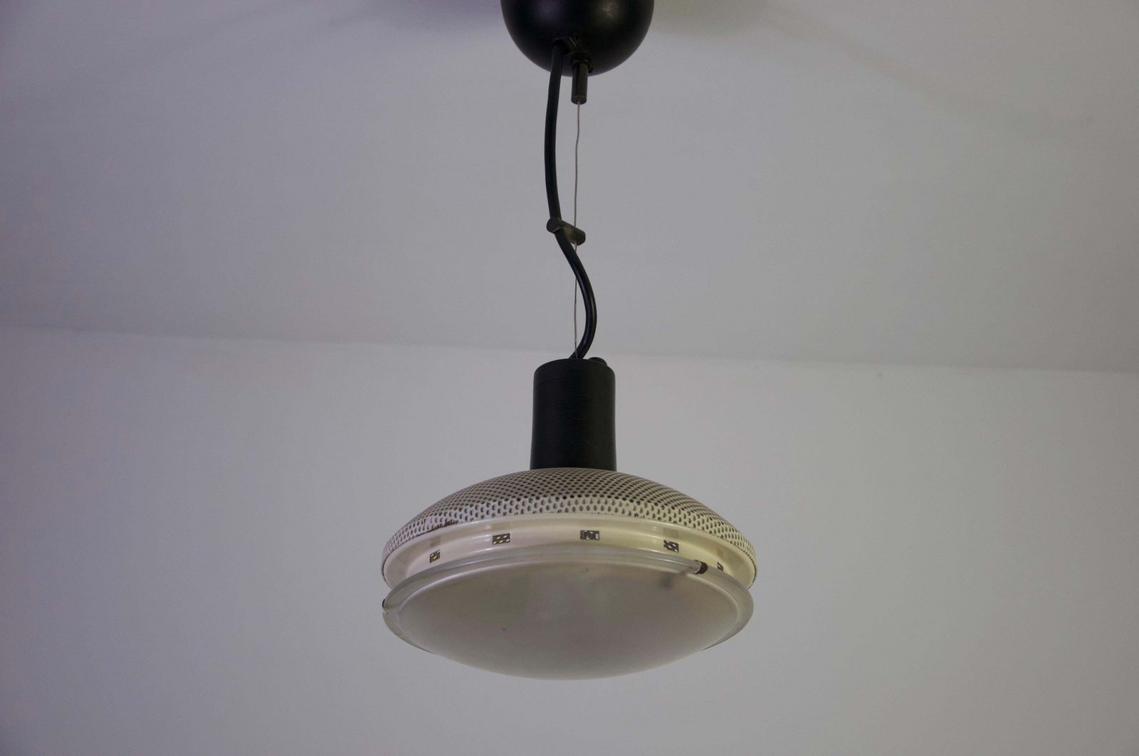 Witte Italiaanse plafondlamp, jaren 1970 photo for sale