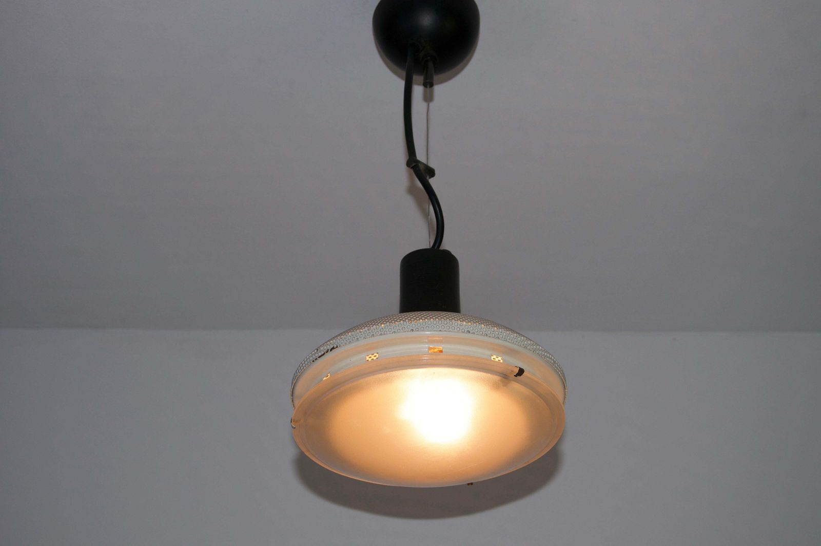 Witte Italiaanse plafondlamp, jaren 1970 photo buy