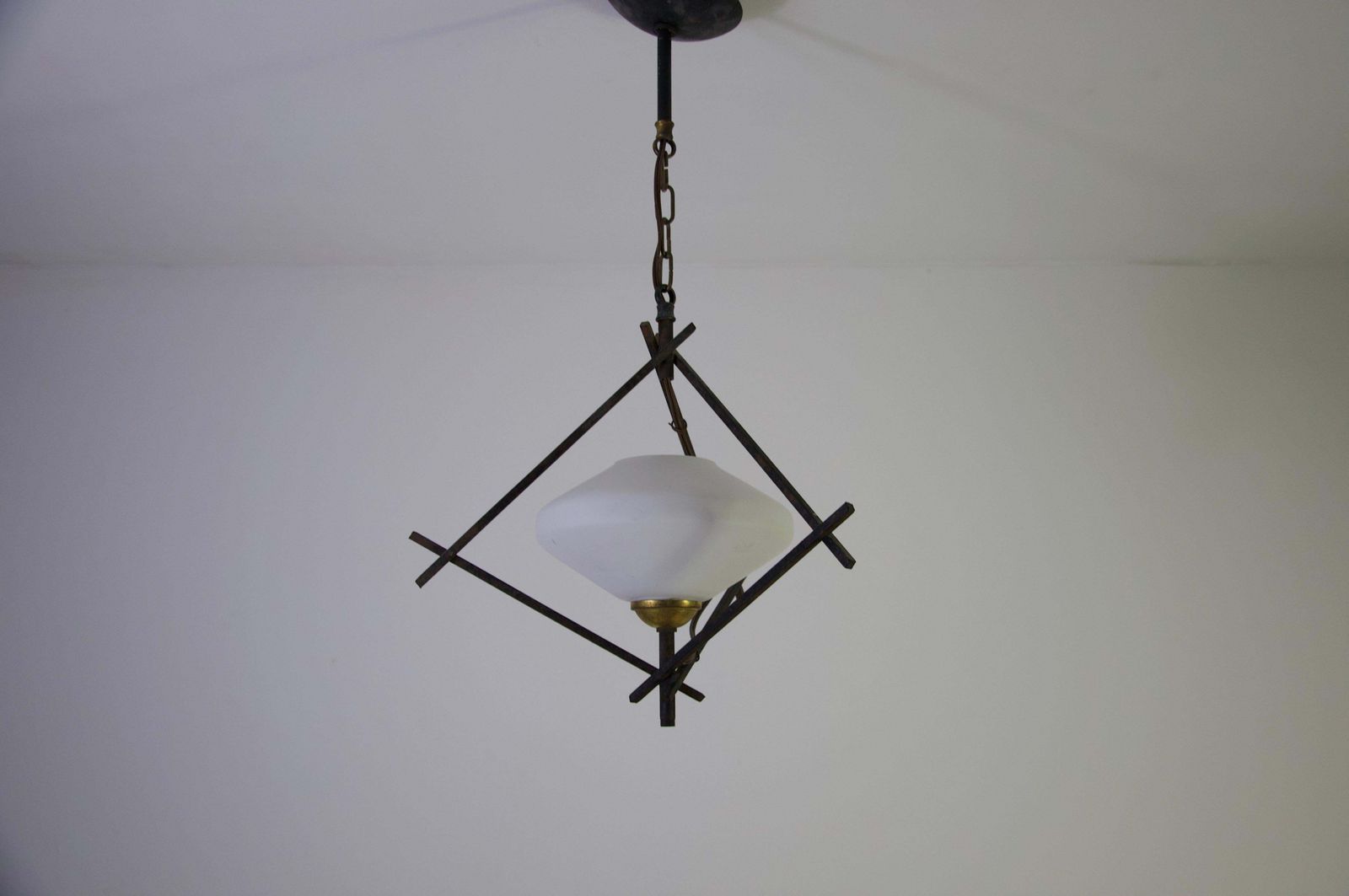 Zwarte en opaalglaze hanglamp van Maison Lunel, 1960, Frankrijk photo 1033.0