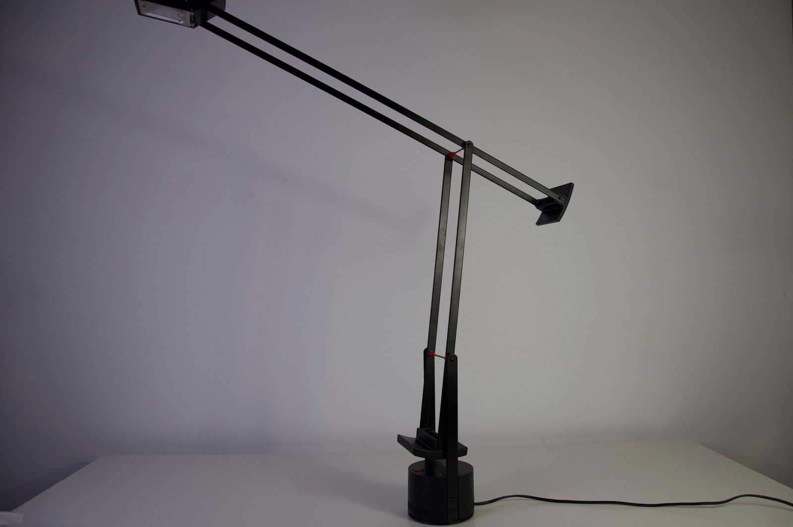Tizio Verstelbare Zwarte Tafellamp van Richard Sapper voor Artemide, 1972 photo buy