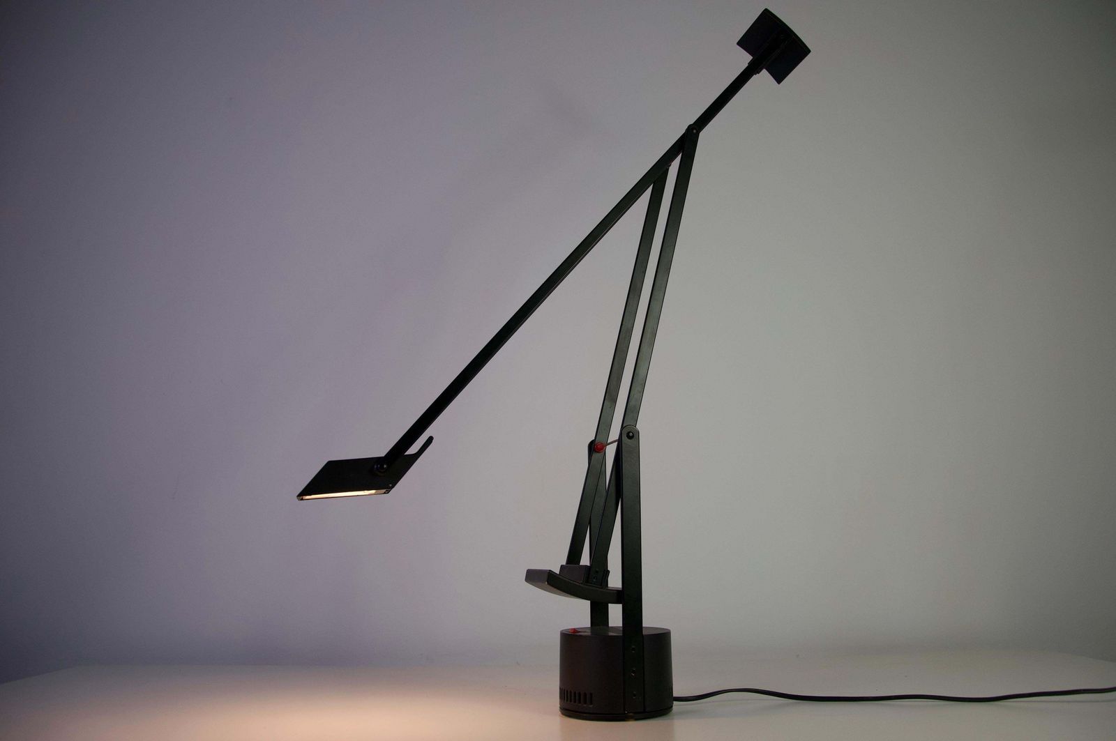 Lighting Tizio Adjustable Black Table Lamp From Richard Sapper For Artemide, 1972 photo