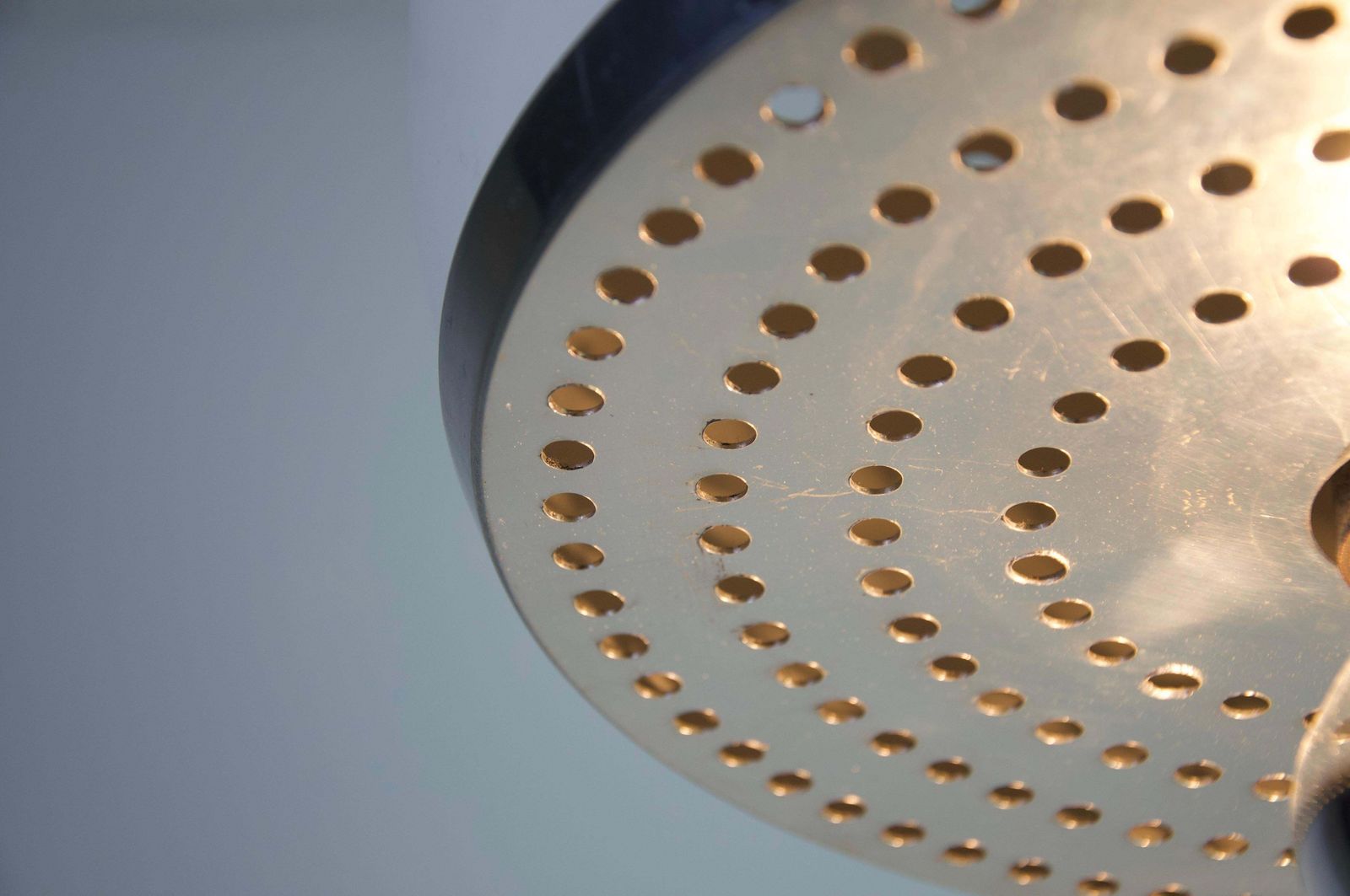 Verlichting Italiaanse witte metalen hanglamp in de stijl van Reggiani, jaren 1960 photo