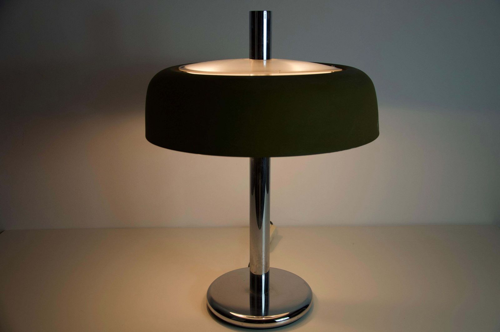 photo furniture Hillebrand Chrome En Groene Kap Tafellamp, Ca. Jaren 1960, Duitsland