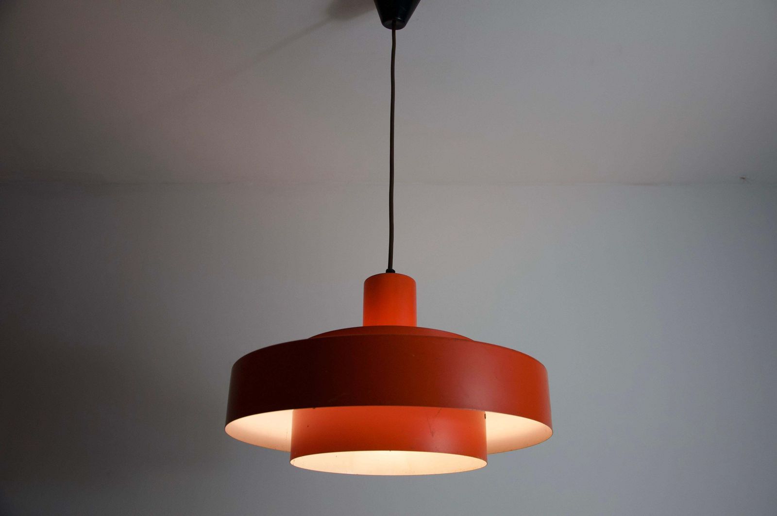photo furniture Rode "Equator" Hanglamp van Fog & Mørup, ca. jaren 1960, Denemarken