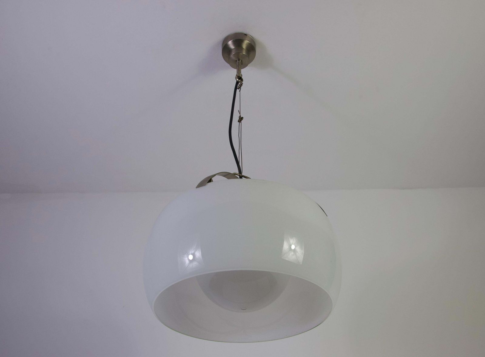 Verlichting 'Omega' Hanglamp van Vico Magistretti voor Artemide, Italië, 1960 photo