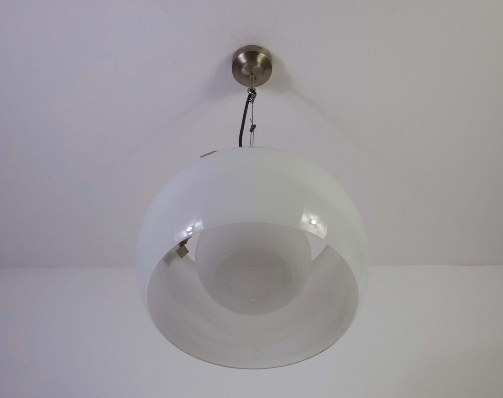 1822.0 'Omega' Hanglamp van Vico Magistretti voor Artemide, Italië, 1960 photo