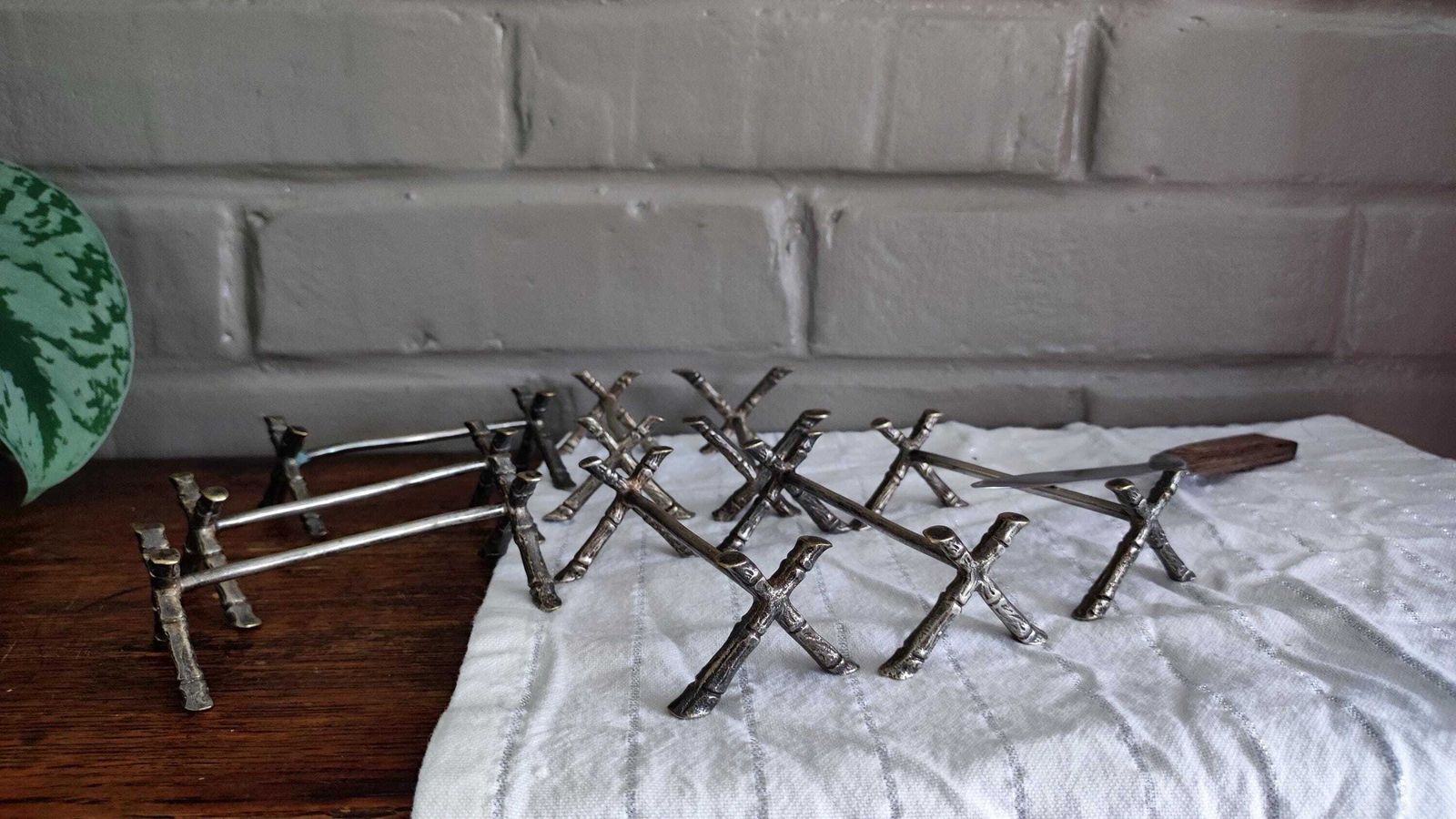 Ensemble de 12 porte-couteaux Art déco français en métal argenté, avec poinçon photo 153.0