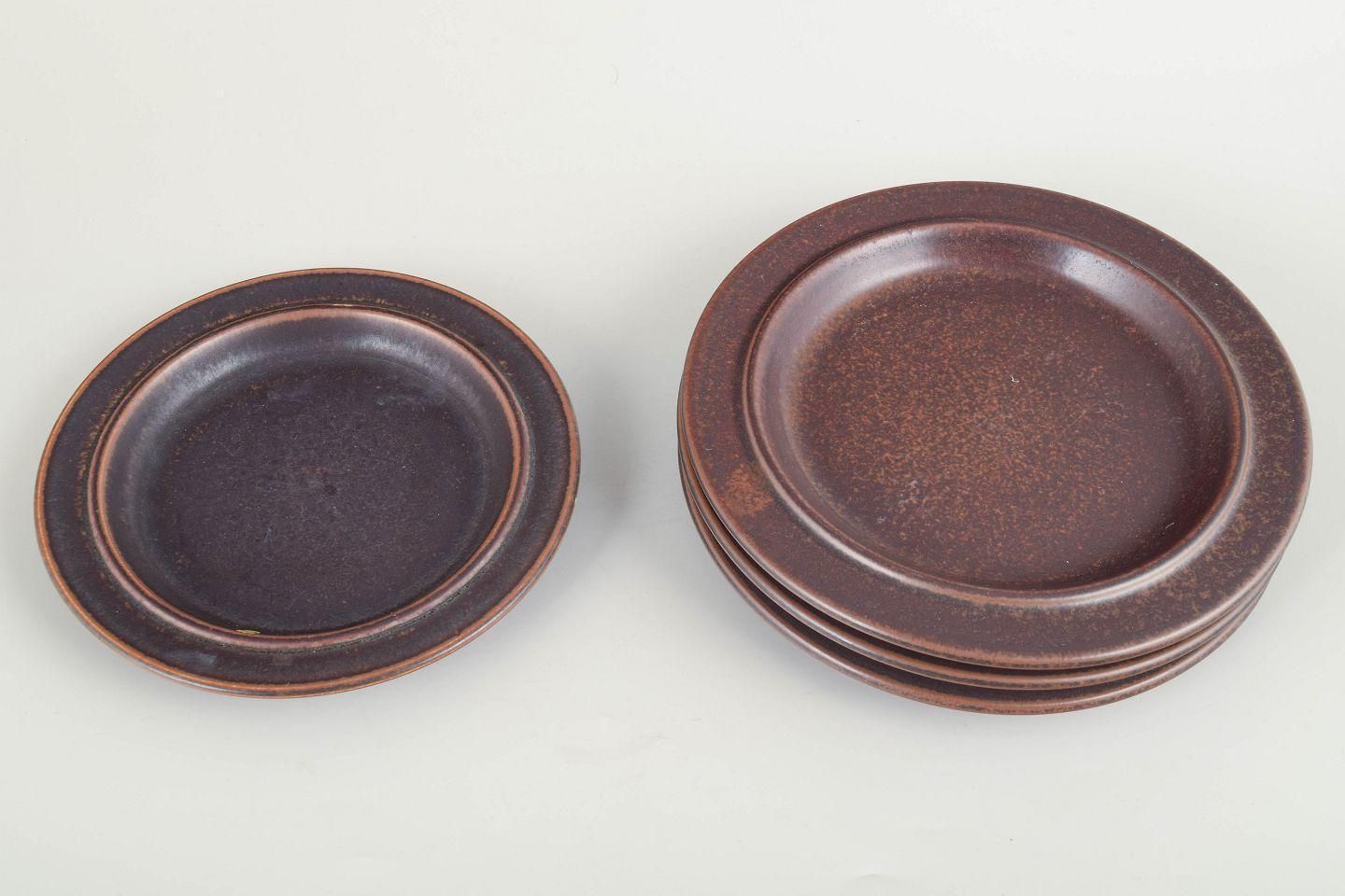 Quatre assiettes en céramique Arabia « Ruska », par Ulla Procopé, années 1960/70 photo for sale