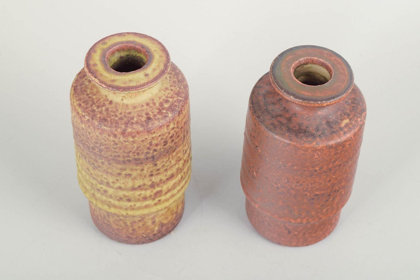 Mobach Ceramics, Nederland. Twee Stoneware Vazen, Midden 20e Eeuw. photo furniture