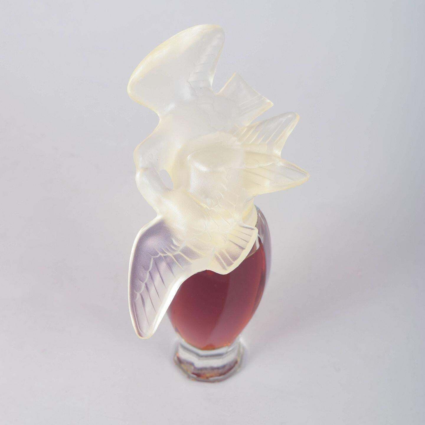Flacon de parfum Nina Ricci « L'Air du Temps ». Lalique, France, années 1980 photo furniture