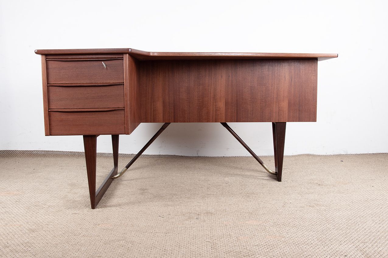 Mobilier Bureau scandinave en teck et laiton « Boomerang », par Peter Lovig Nielsen, 1968. photo
