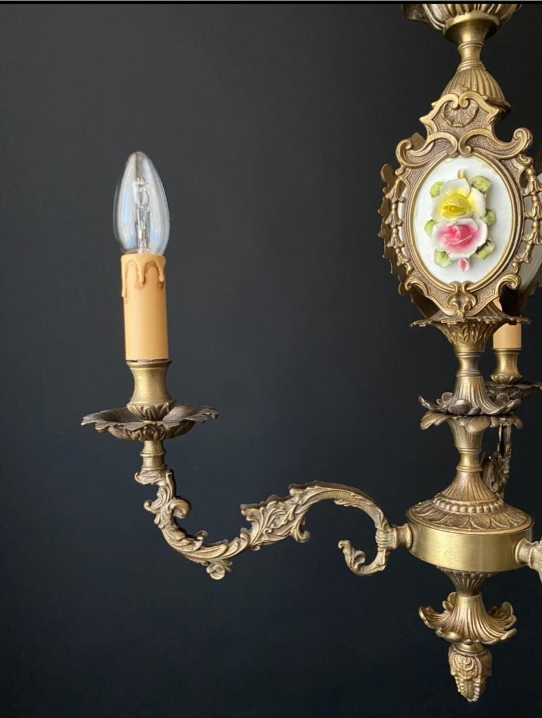 Lustre d'époque à décors en céramique photo buy