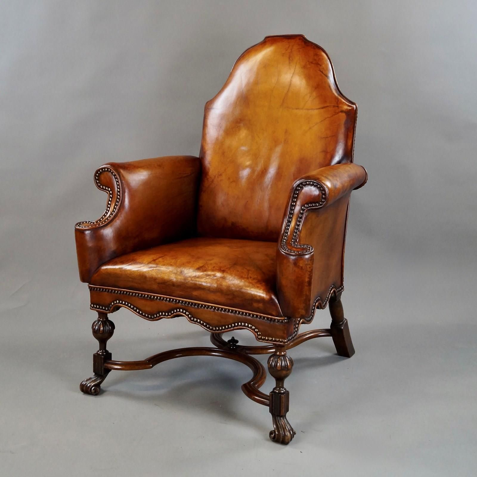 Fauteuil in 18e-eeuwse stijl, walnoot en leer photo for sale