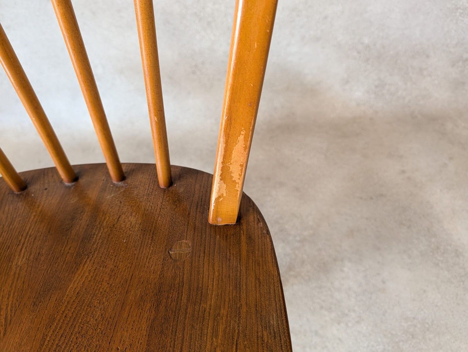 photo vintage Set Of 4 Mid Century Ercol Hoop Back Dining Chairs  Blue Label