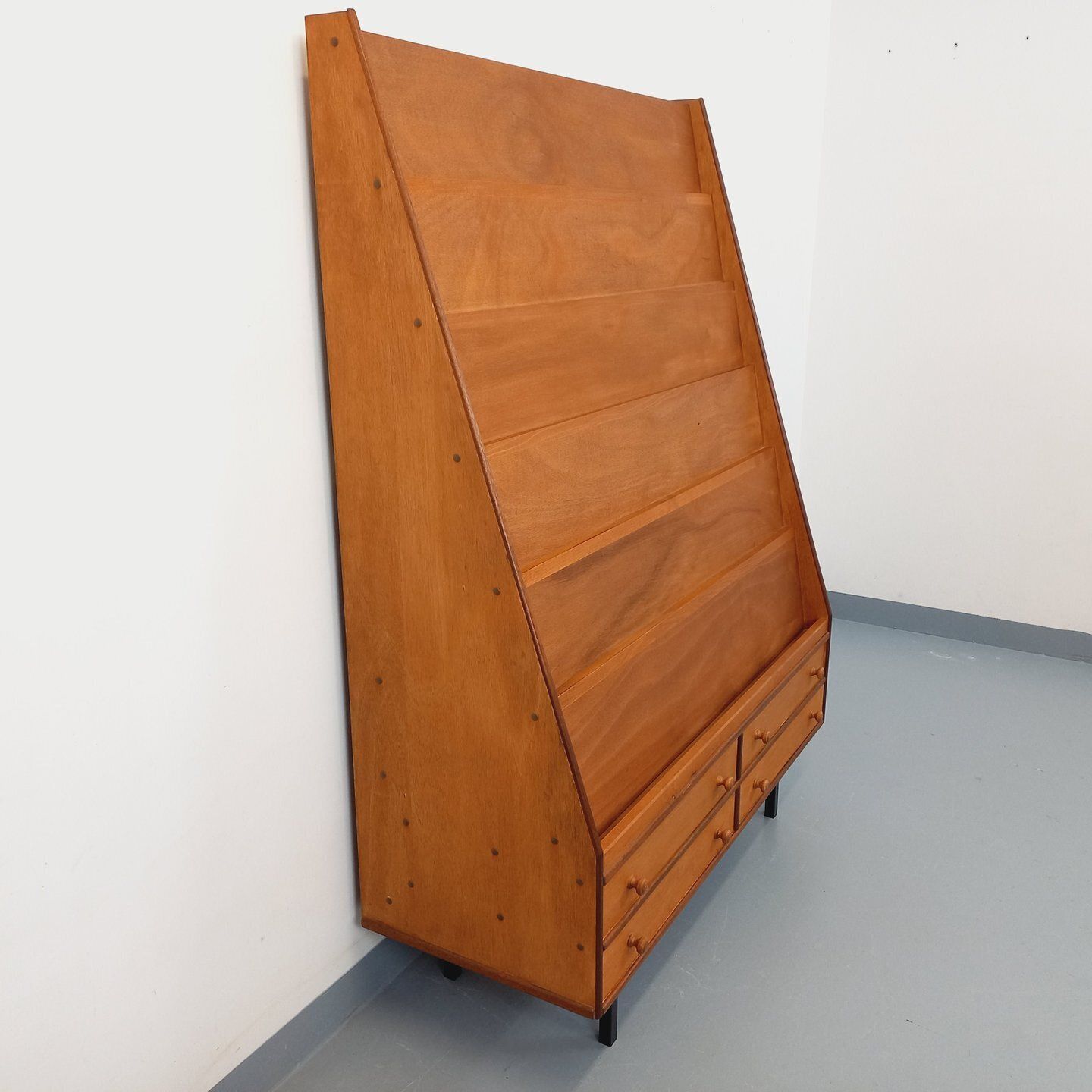 Opbergkast met houten boekenkast en lades photo for sale