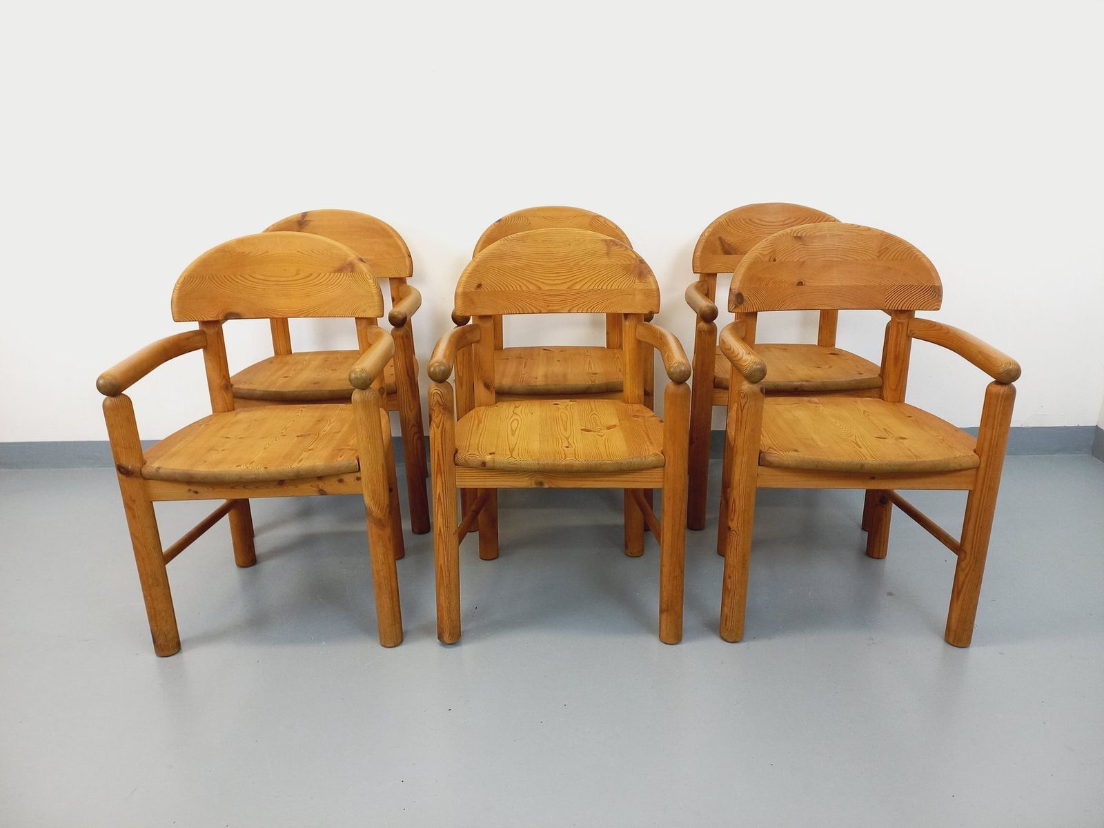 6 Rainer Daumiller Grenen Stoelen Met Armleuningen photo furniture