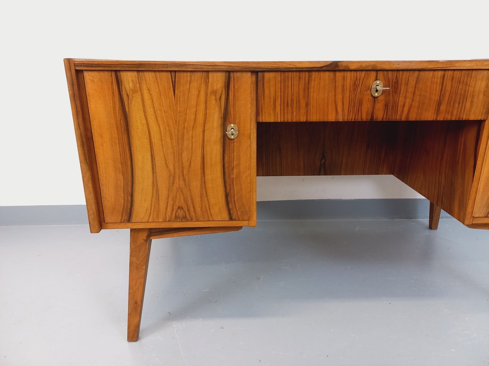 Scandinavisch Dubbelzijdig Bureau in Palissander photo buy