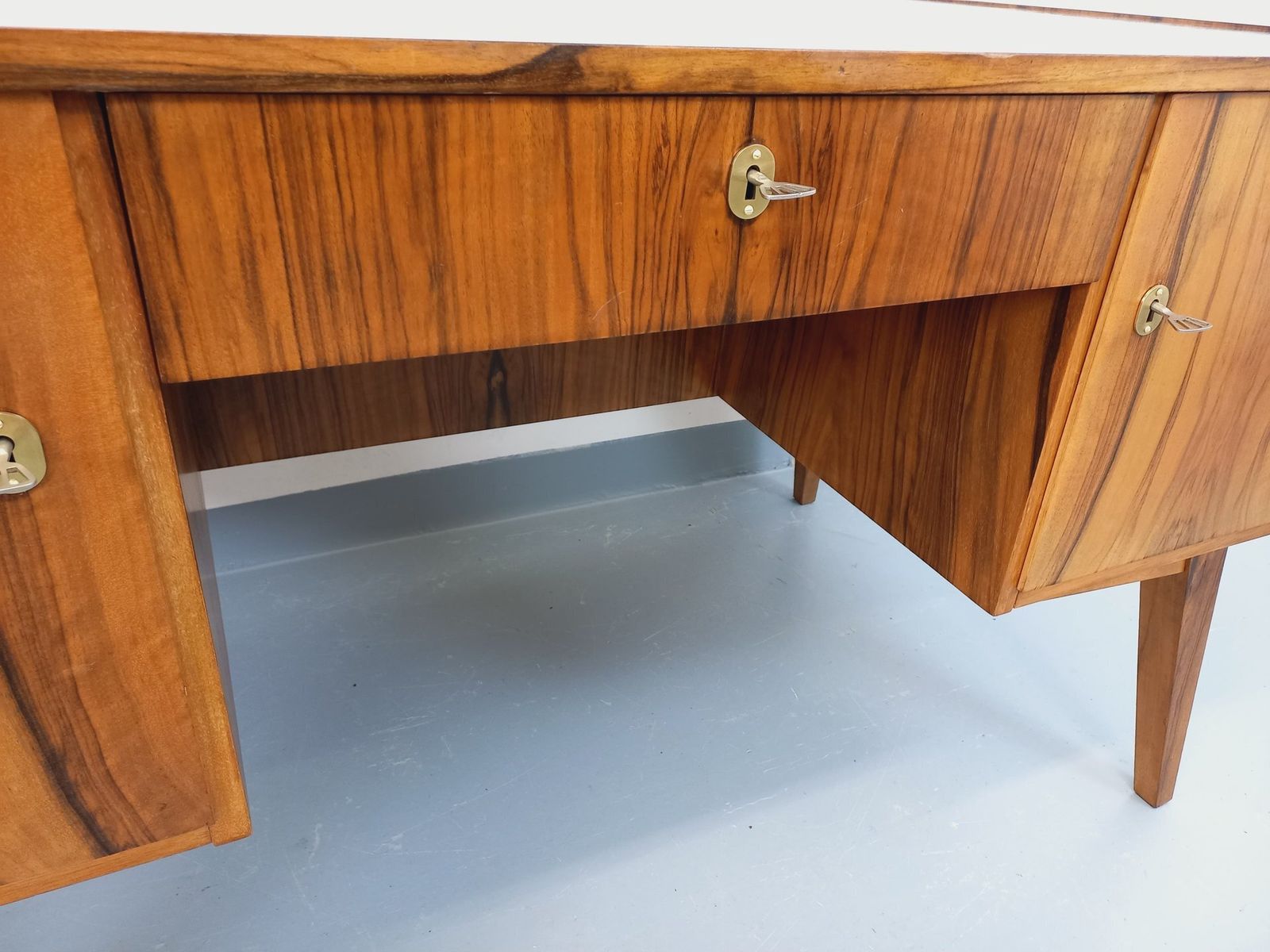 photo vinterior Scandinavian Double Sided Desk In Rosewood