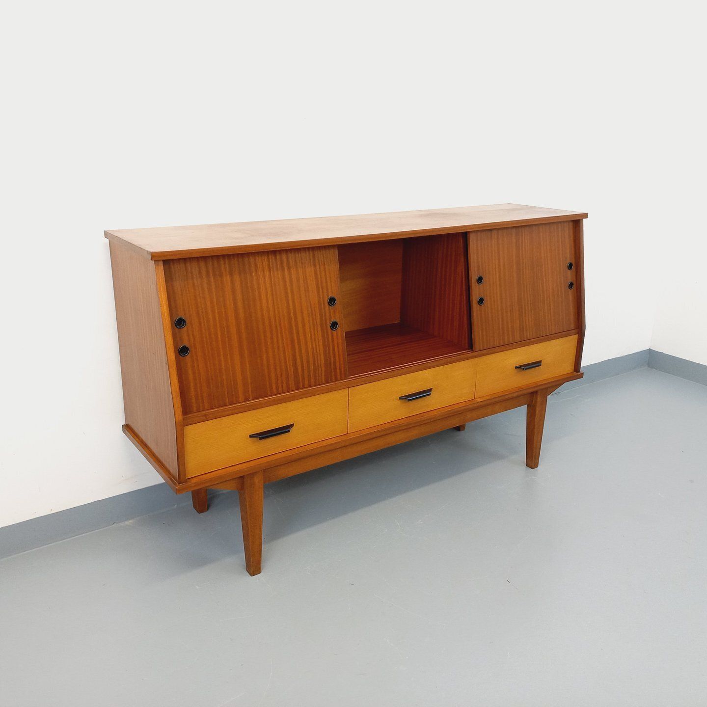 Houten dressoir in teakstijl, ca. jaren 1960
