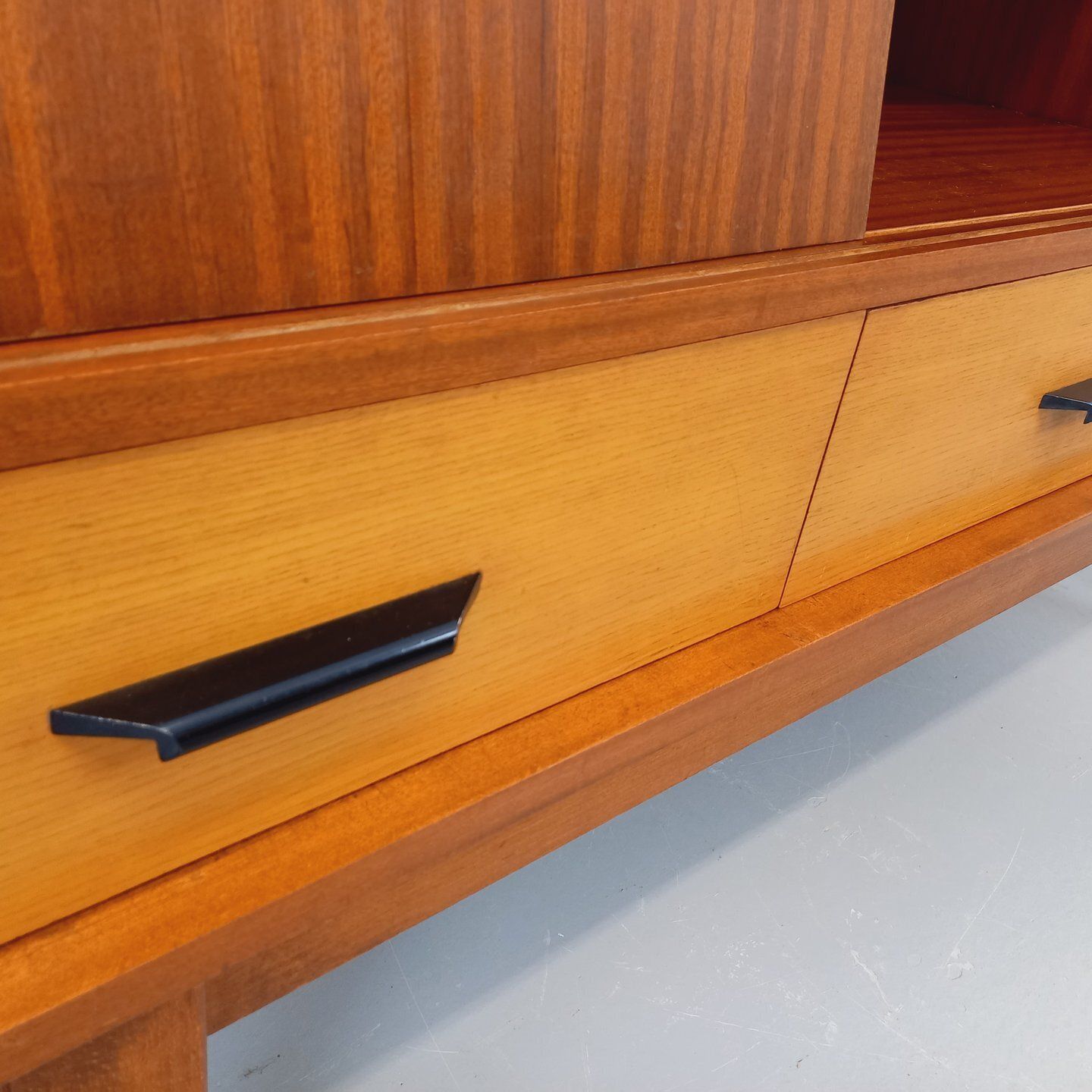 Houten dressoir in teakstijl, ca. jaren 1960 photo 1650.0