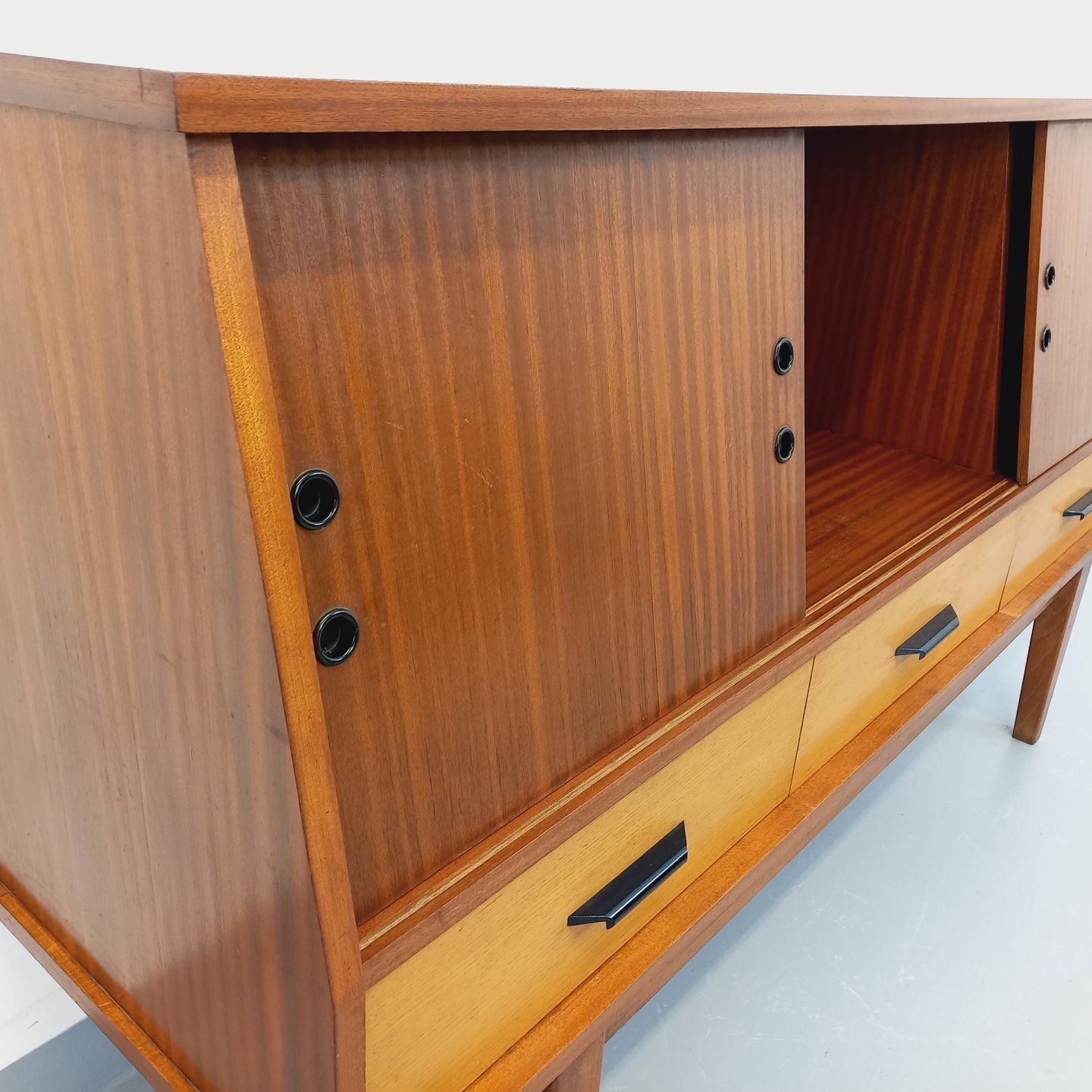Houten dressoir in teakstijl, ca. jaren 1960 photo buy