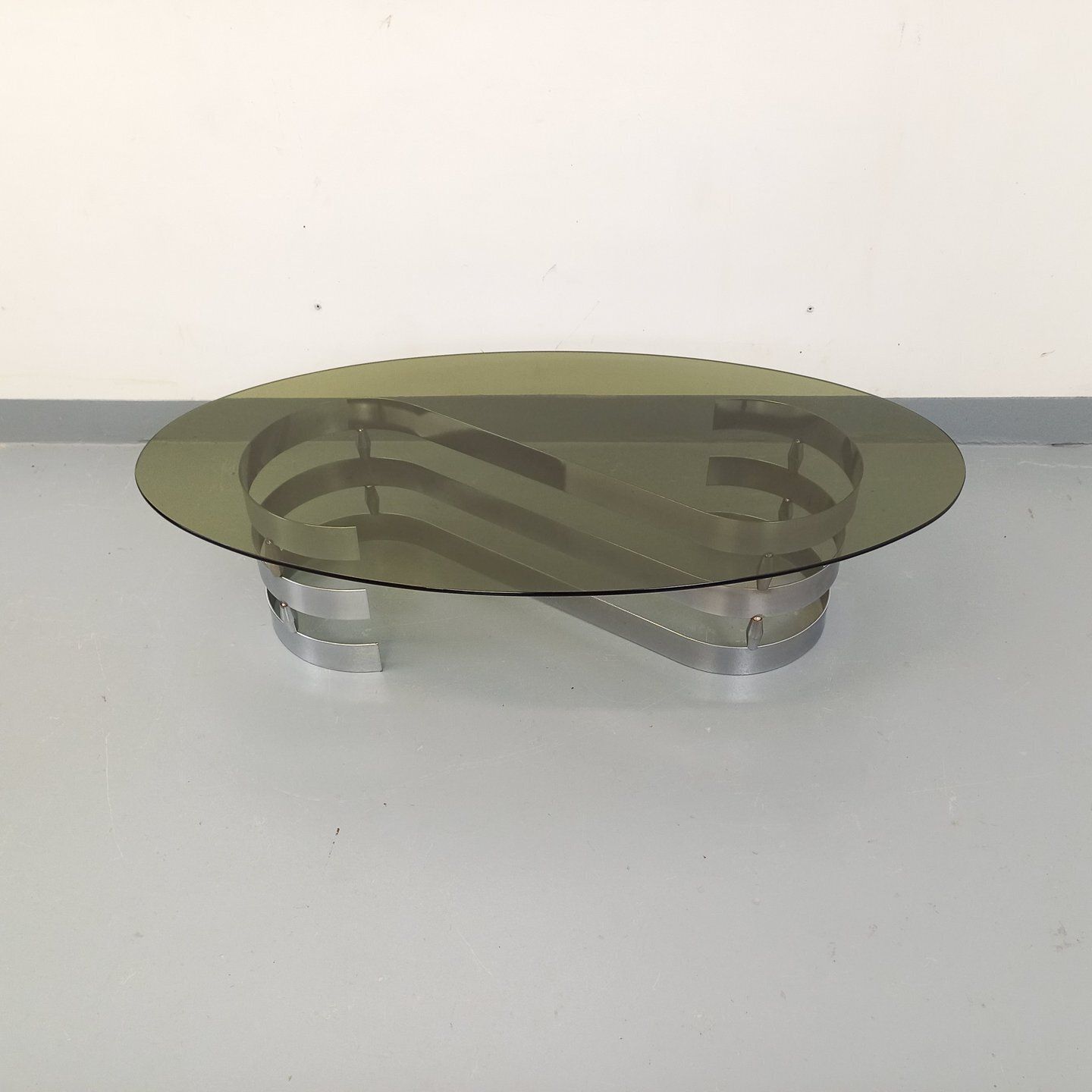 931.0 Space Age Ovale Salontafel in Gerookt Glas en Verchroomd Metaal photo