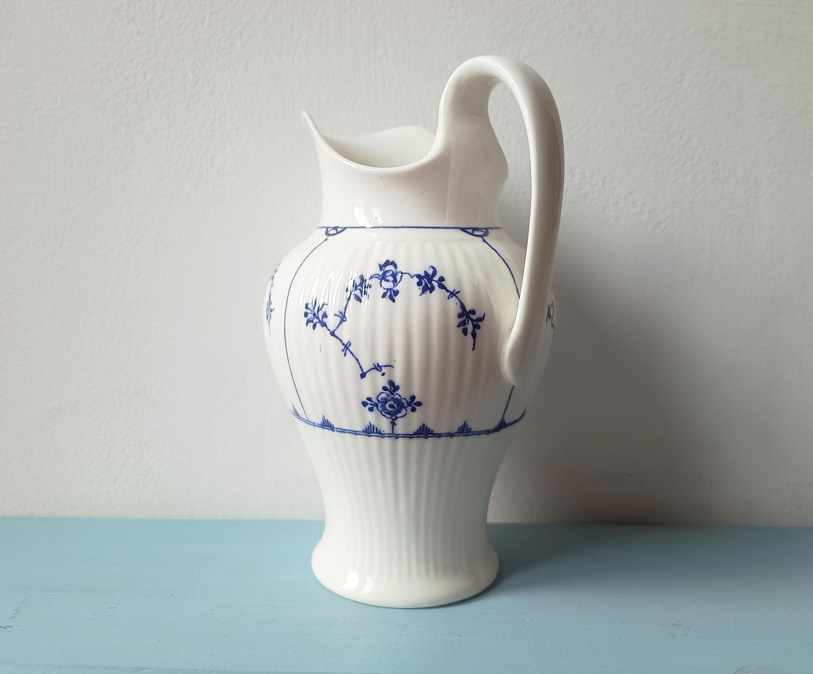Woonaccessoires Antiek Mintons Danish Pattern Ewer, Pitcher of Water/Melkkan, begin 20e eeuw, Engeland photo