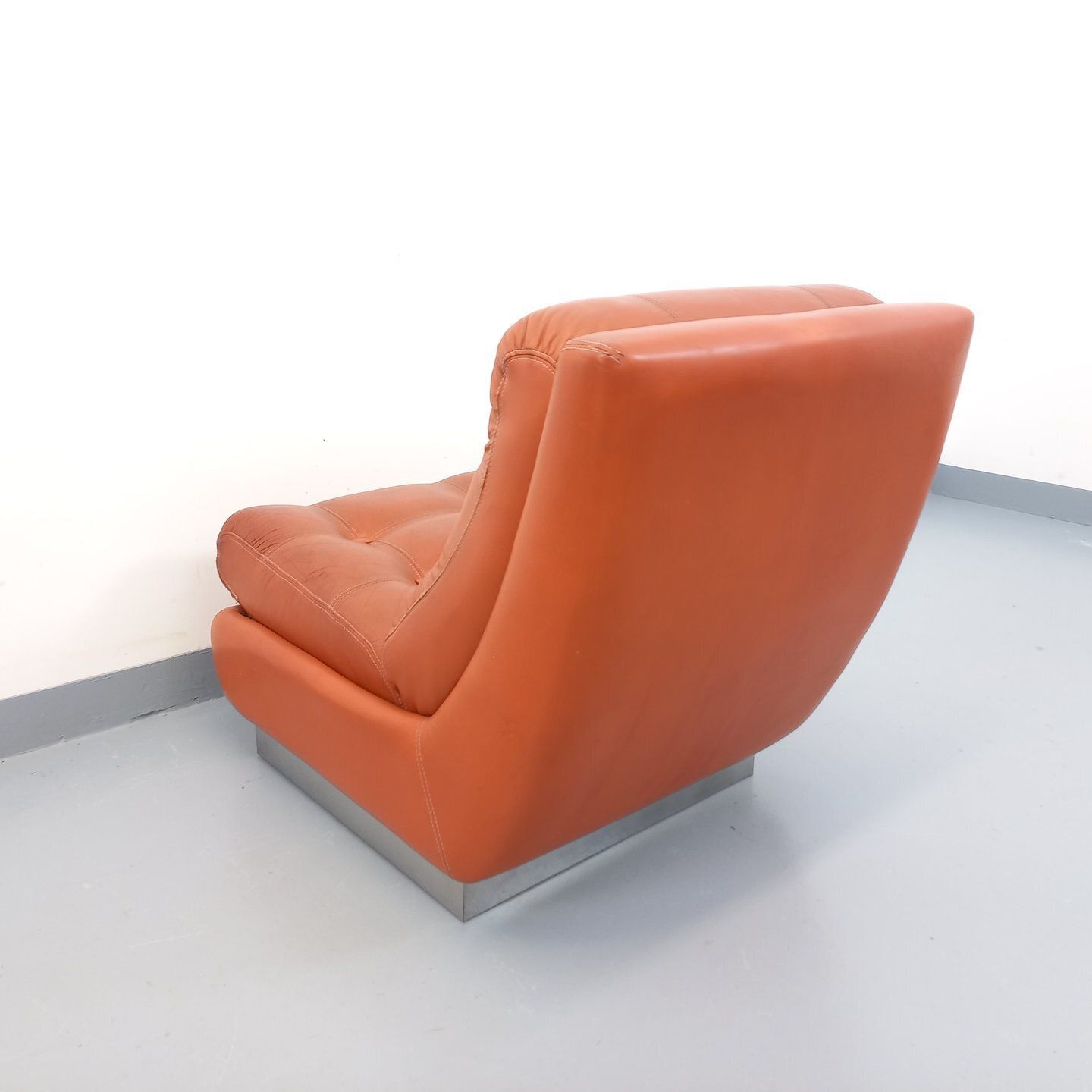 Roche Bobois stijl chaise longue in verchroomd metaal en leer photo vinterior