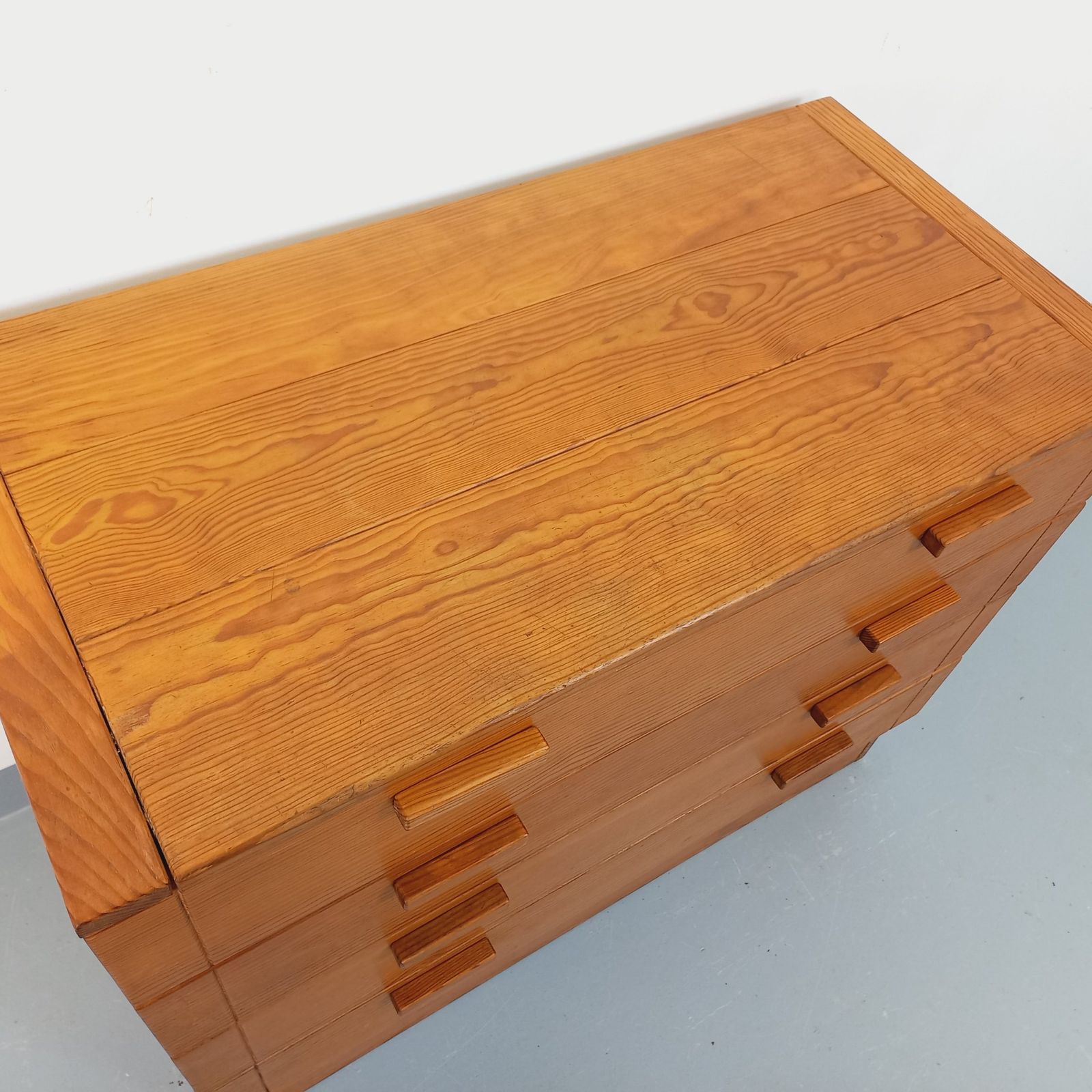 photo furniture Chest Of Drawers With 4 Pine Drawers