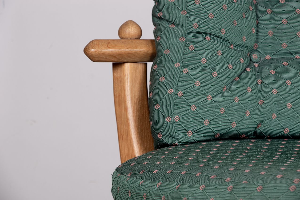 Grand fauteuil français en chêne massif par Guillerme et Chambron pour Votre Maison, 1960. photo vinterior